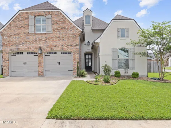 200 Santander Dr, Youngsville, LA 70592