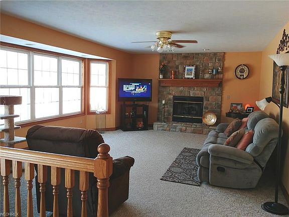 This family room is open to the kitchen. Ideal for entertaining