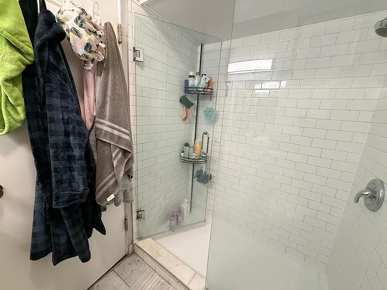 2827 N. Clark St. — Photo 11