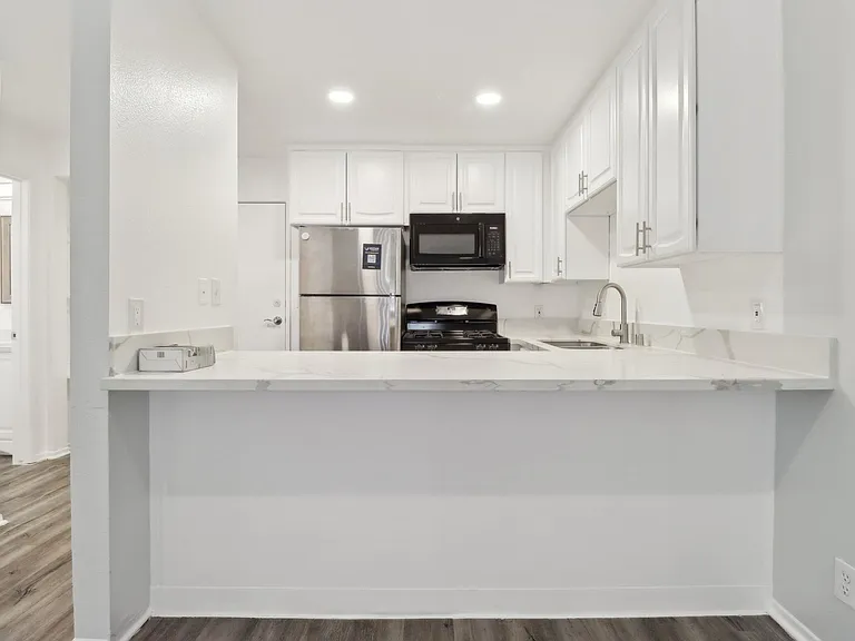311 South New Hampshire Avenue — Photo 8
