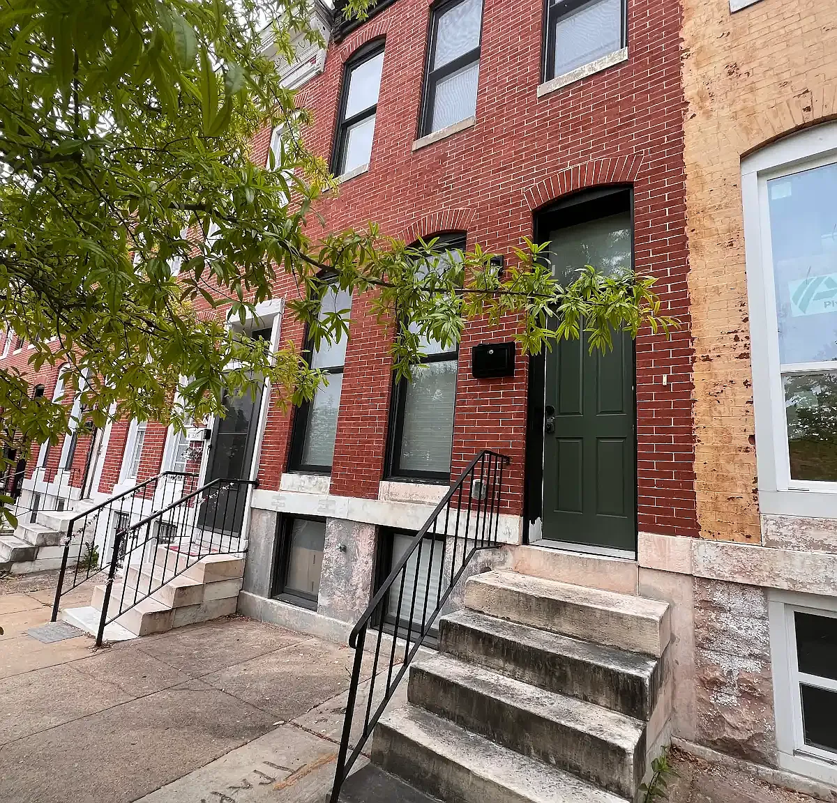 3 bed, 1300 sqft, $2,000 — Photo 2