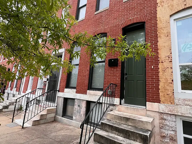 1426 N Broadway — Photo 2