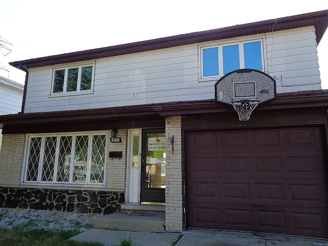 13205 S Mackinaw Ave photo 1