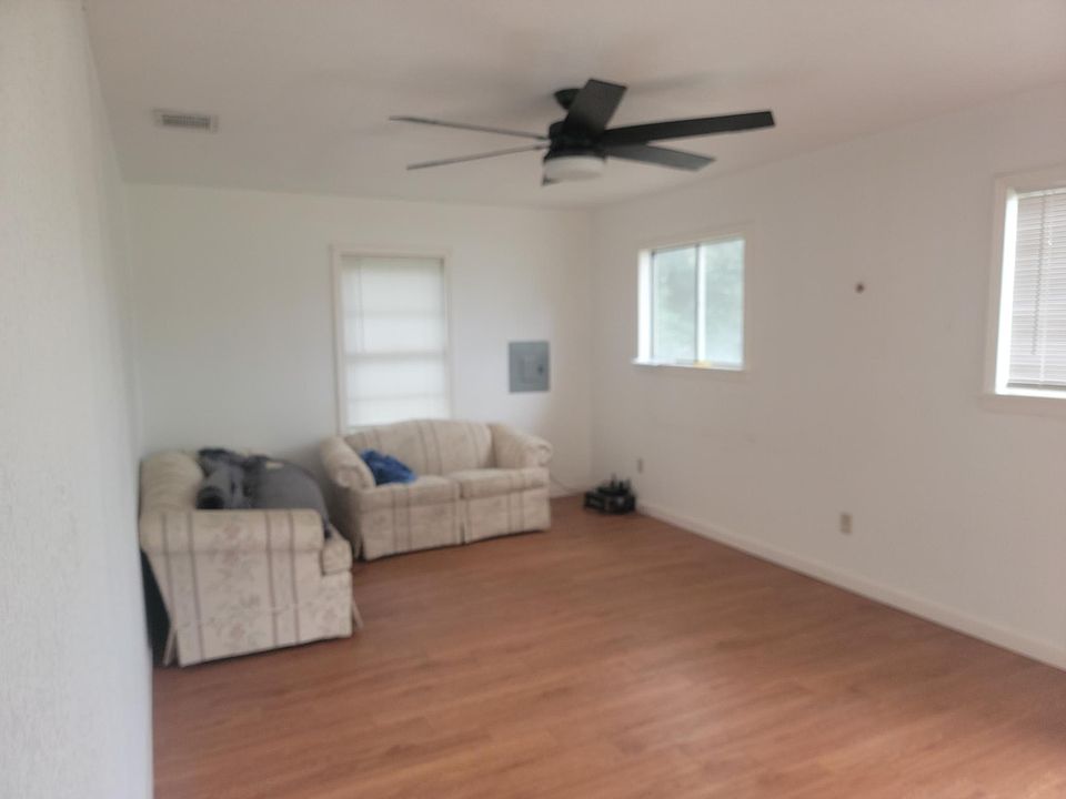 1st image of 925 4th St