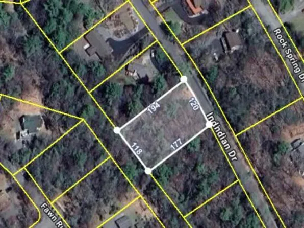 165 Indian Dr, Greentown, PA 18426