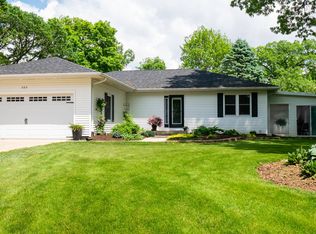 660 Beachview Dr, Somonauk, IL 60552