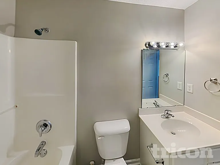 945 Schofield Ln — Photo 11
