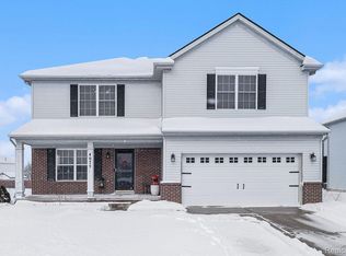 4075 Meadow Walk Blvd, Grand Blanc, MI 48439