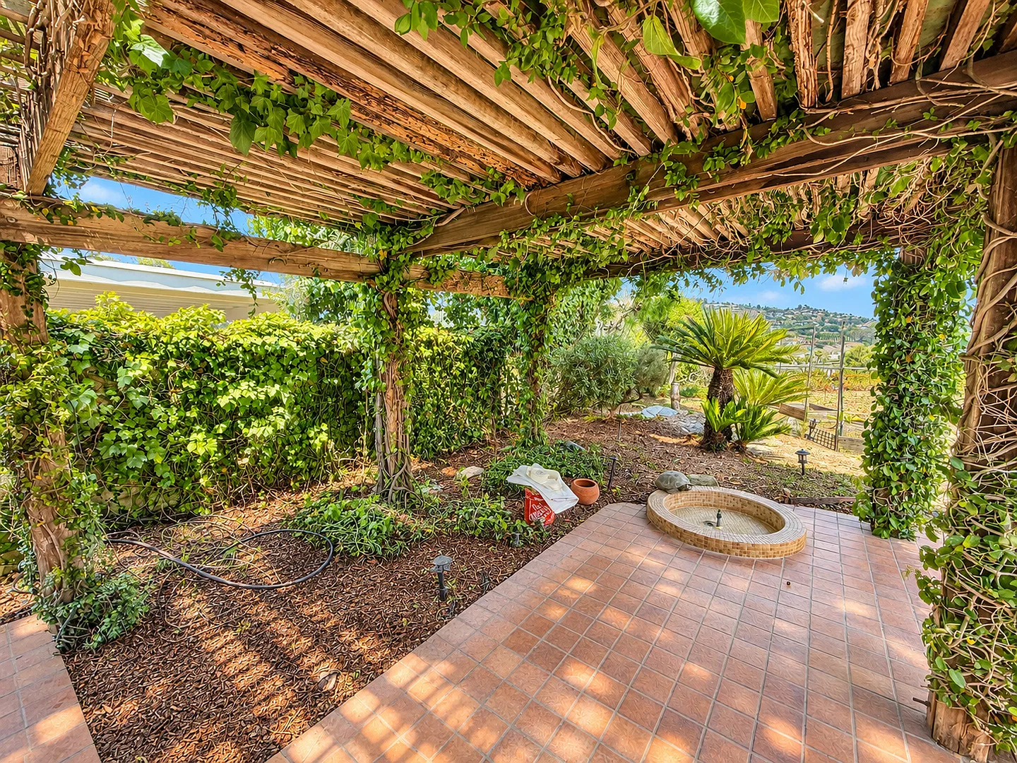 Minutes from Campus with Scenic Overlook Views! 6 Bed! — Photo 2