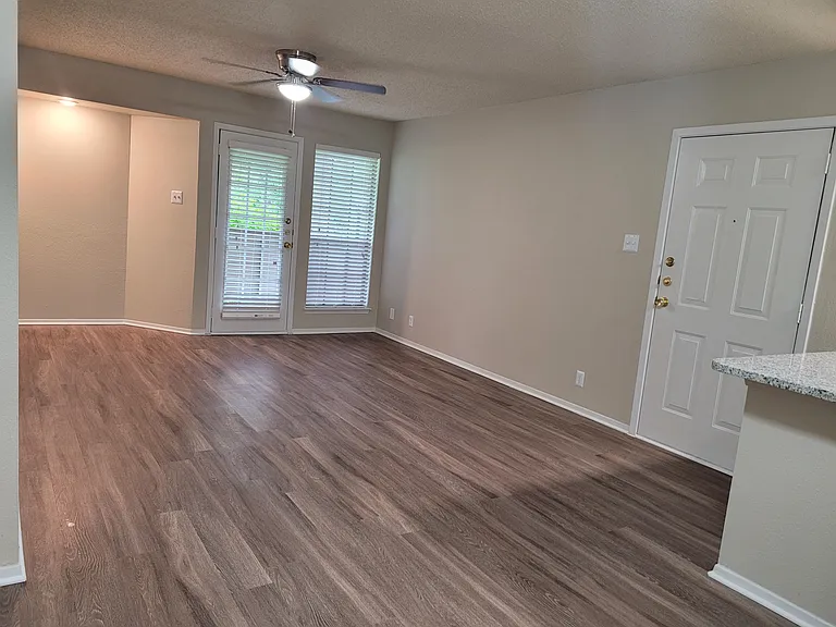 Chappell Hill Apartments — Photo 38