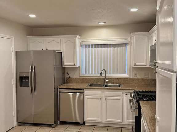 3rd image of 6572 Lenore Ave