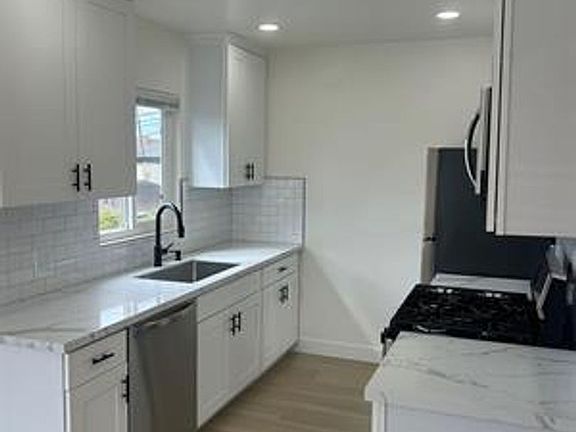 3rd image of 4744-4746 1/2 Marlborough Dr #4746