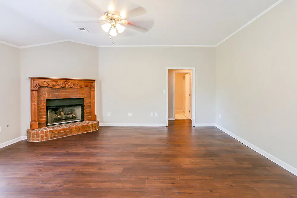 4 bed, 2.0 bath, 2300 sqft, $2,395 — Photo 4