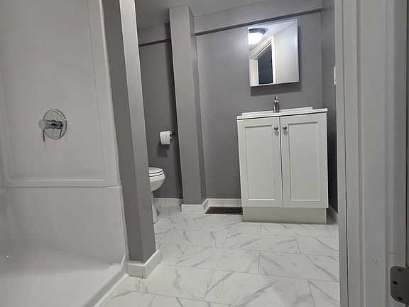 3rd image of 806 Maple St