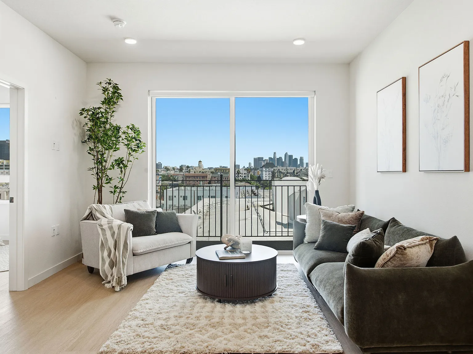 856 Gramercy Drive — Photo 4