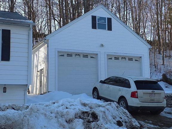 2nd image of 40 Biscayne St