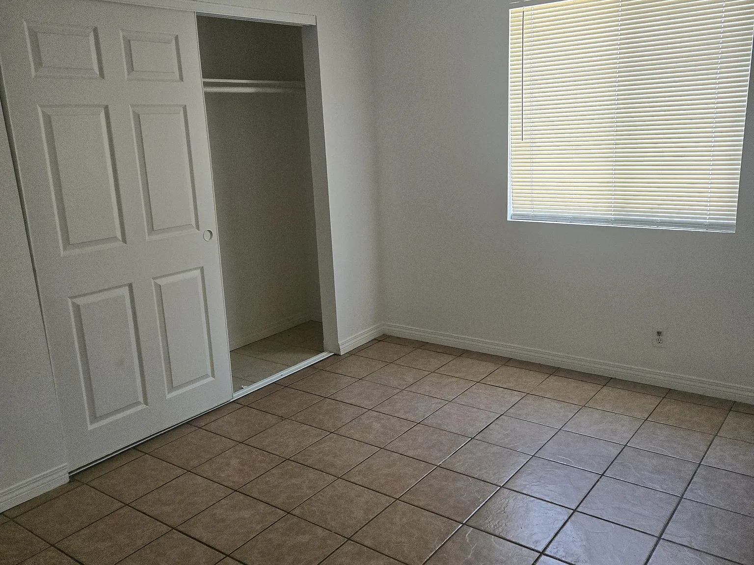 3 bed, 1036 sqft, $1,800 — Photo 3