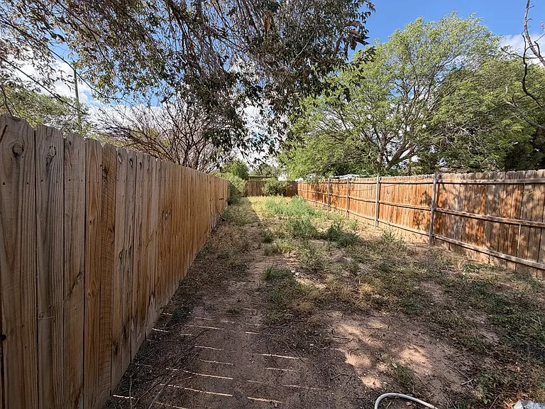 702 W Kansas Ave — Photo 17