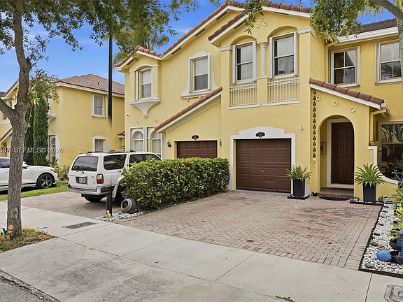 2nd image of 914 SW 151st Pl