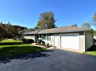 210 Sarah Dr, Shorewood, IL 60404