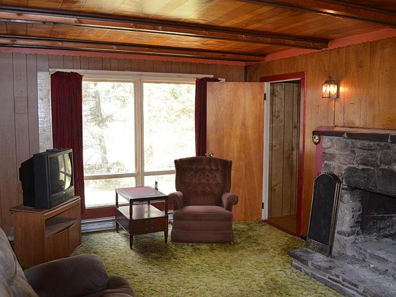 2nd image of 42 Beaver Blvd