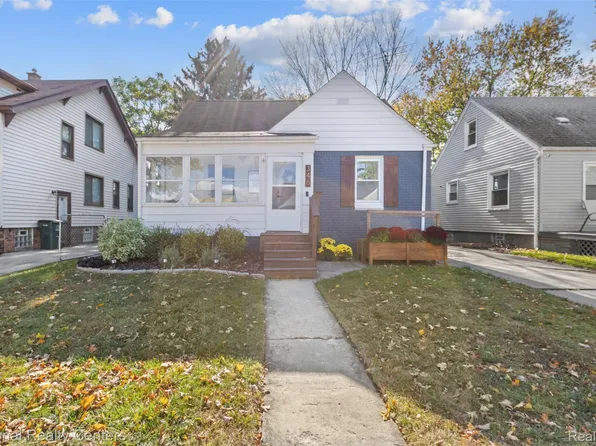 346 E Jarvis Ave, Hazel Park, MI 48030