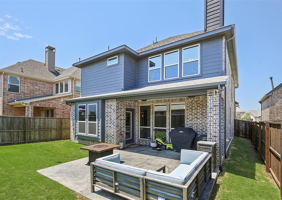 1st image of 305 Palamedes St