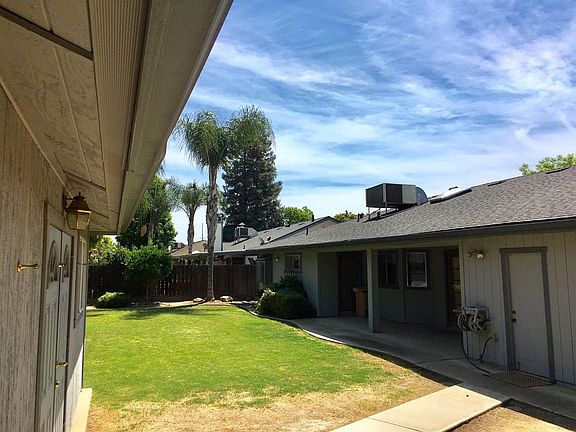 5th image of 2620 E Paradise Ave