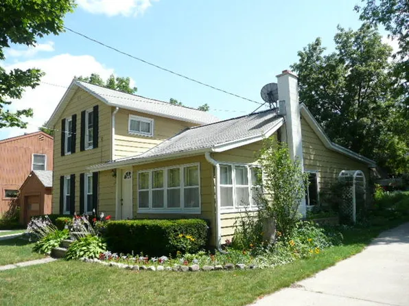 72 E Beech St, Cedar Springs, MI 49319