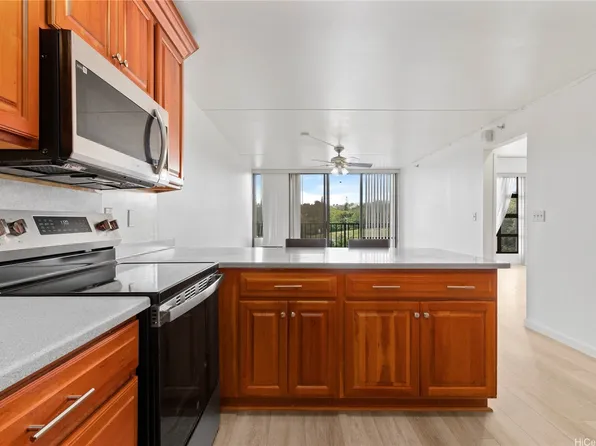 98-402 Koauka Loop APT 615, Aiea, HI 96701