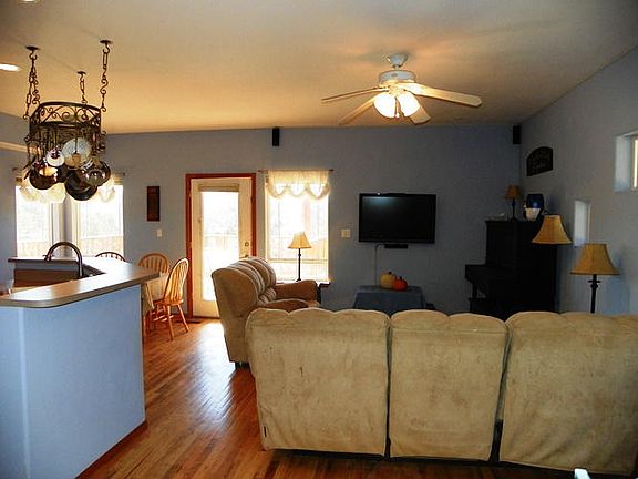 4th image of 36 Shady Oak Cir