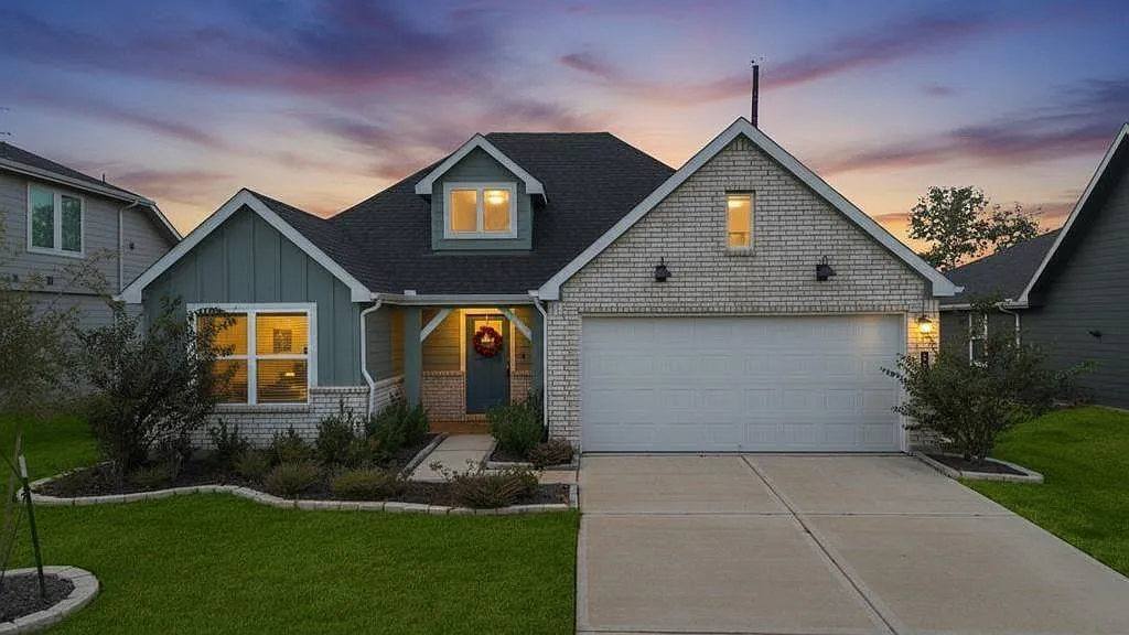 3 bed, 2.0 bath, 1609 sqft, $2,100 — Photo 1