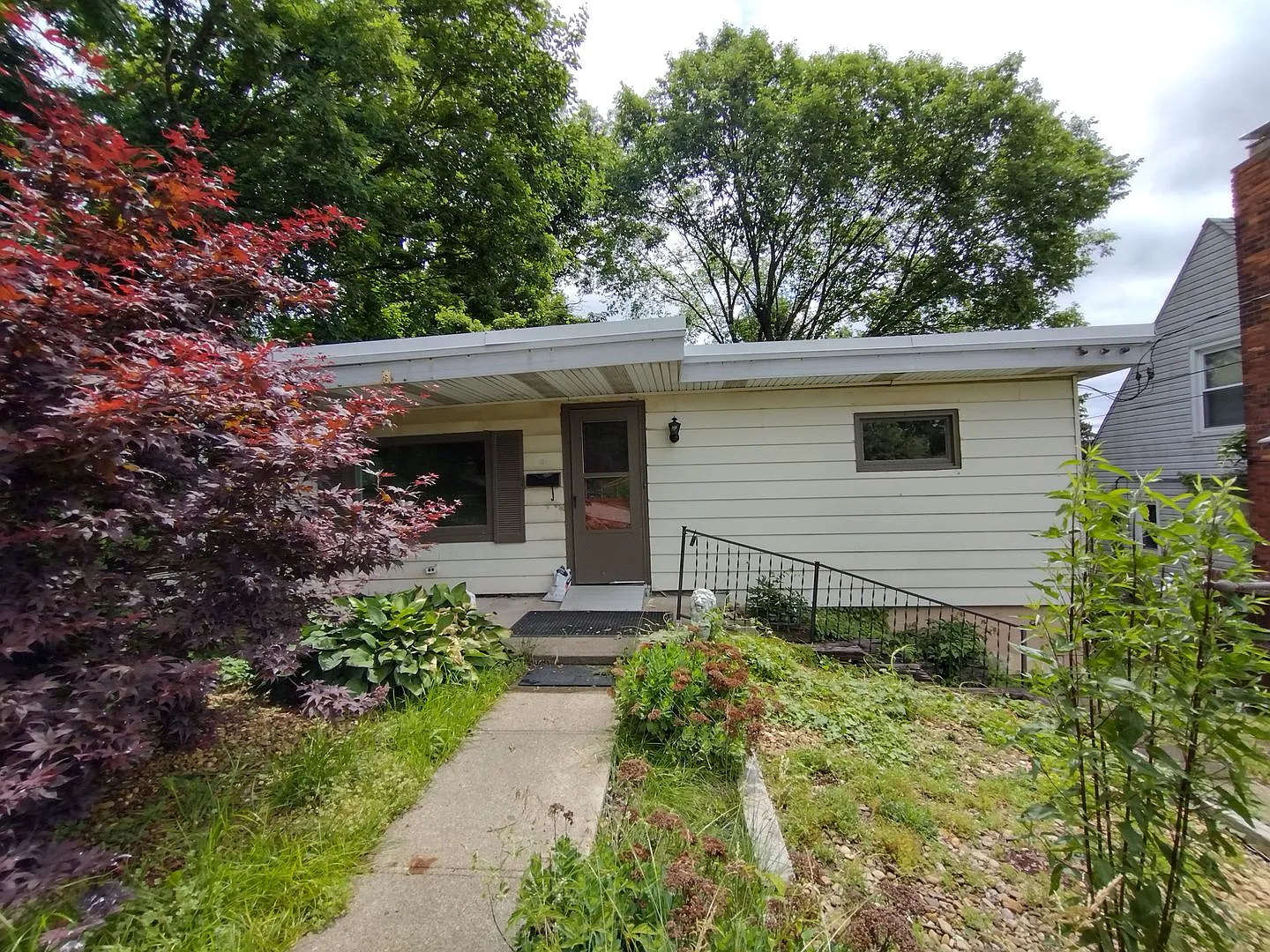 301 Longview Ave photo 1
