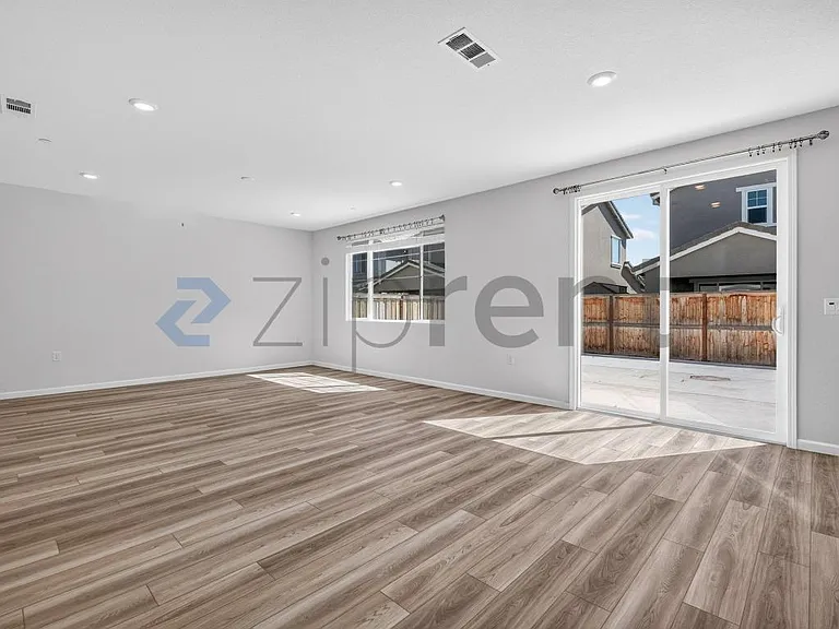 580 Rosedale Way — Photo 8