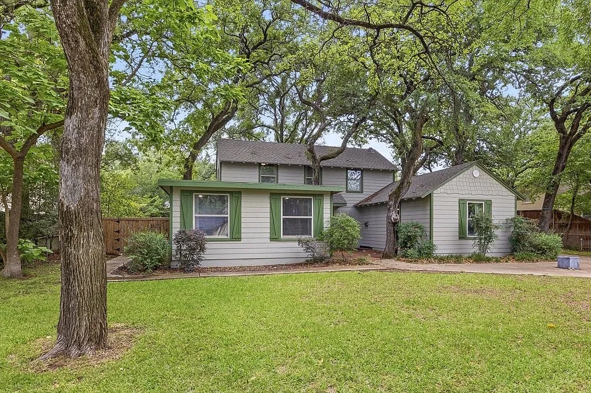 4 bed, 3.0 bath, 3633 sqft, $4,900 — Photo 2