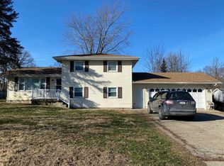 525 N State Highway 121, Mount Zion, IL 62549
