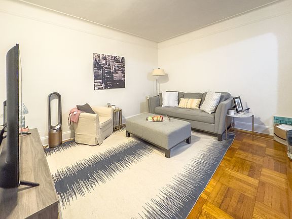 4th image of 200 E 26th St APT 5F
