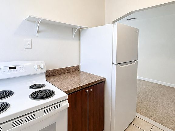4th image of 1140 NE 15th Ave #1D