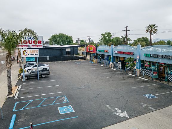 3rd image of 4414 W Victory Blvd