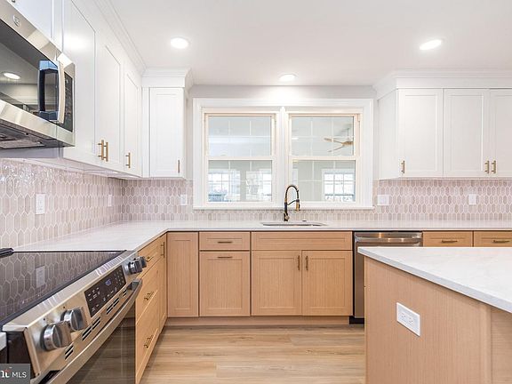 3rd image of 1433 Sandys Ln