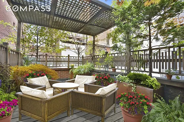 Sold by Compass | media 22