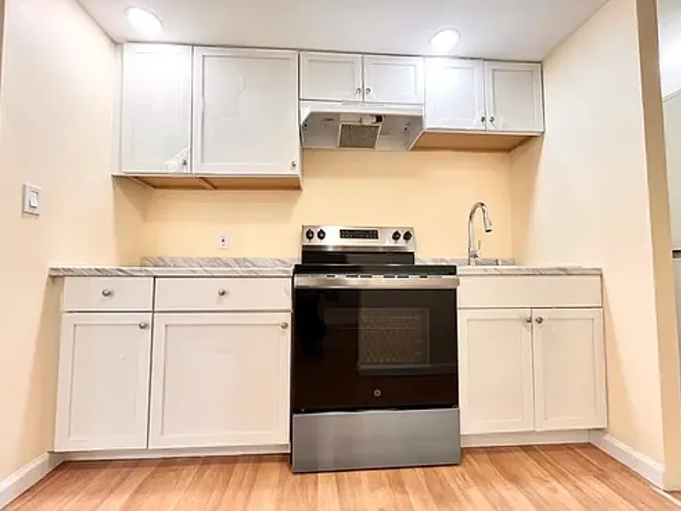 409 Temple St #B — Photo 2
