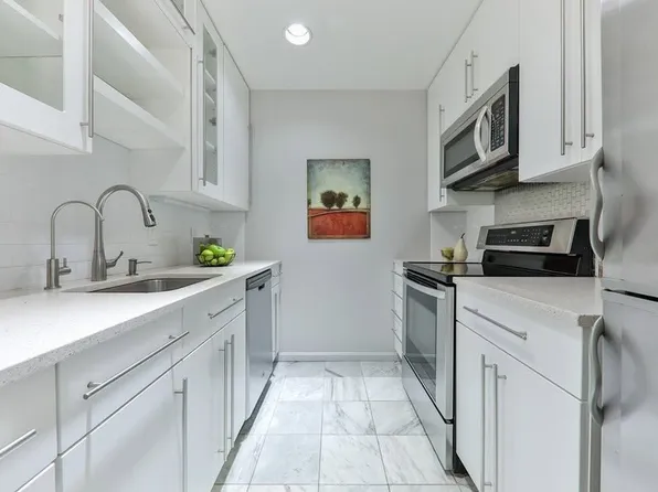 350 W 4th St APT 211, South Boston, MA 02127