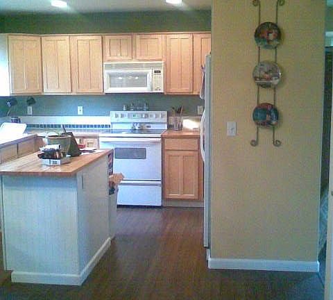 kitchen w/island