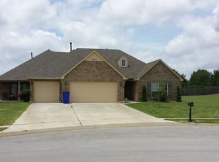 26400 Foxen Dr, Claremore, OK 74019