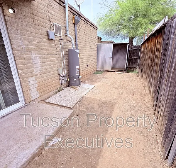 319 E Blacklidge Dr #3 — Photo 12