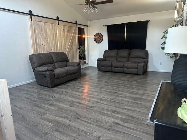 145 W Walnut St