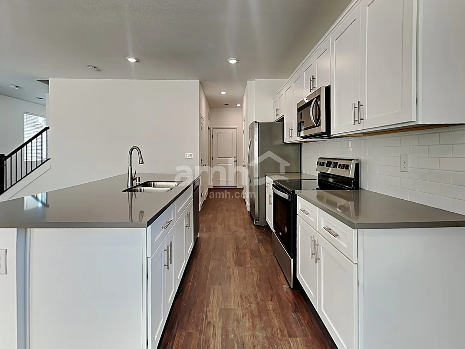 3 bed, 2.5 bath, 1808 sqft, $2,410 — Photo 4