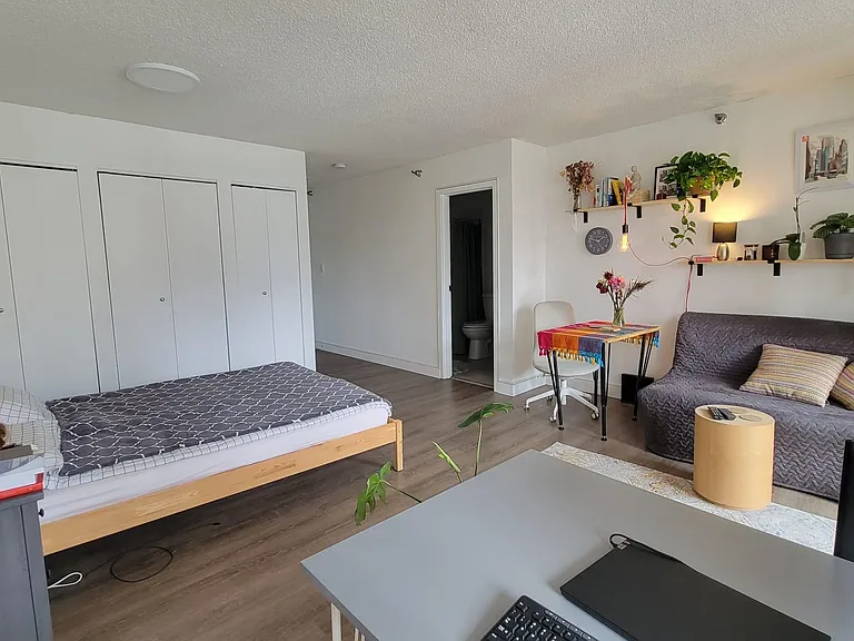 33 W Delaware Pl #13C — Photo 6