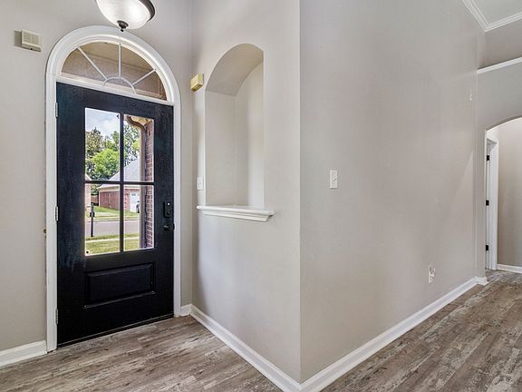 2nd image of 9209 Acadia Pl